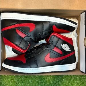 Jordan 1 Mid ‘Bred Twist’